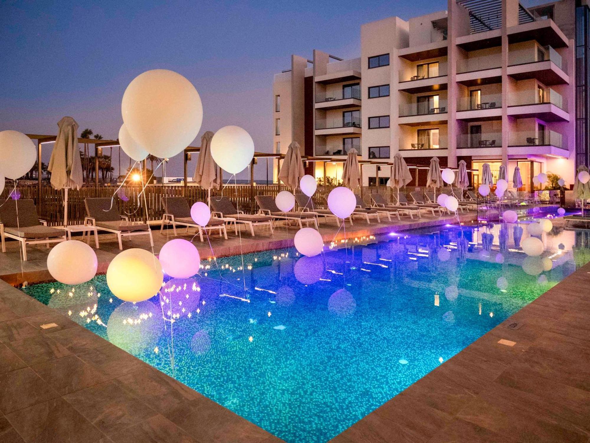 Mercure Larnaca Beach Resort Exterior photo