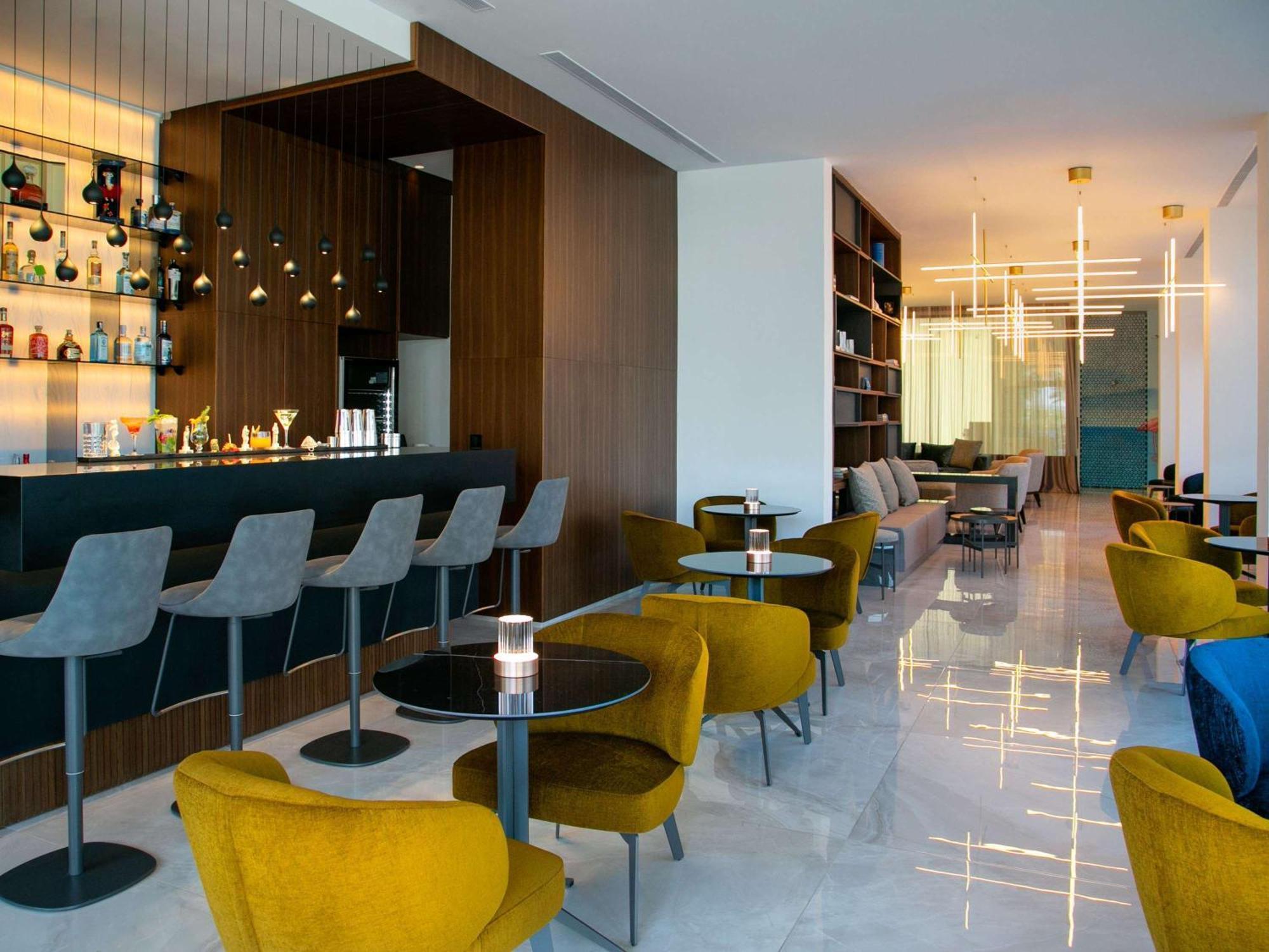Mercure Larnaca Beach Resort Exterior photo