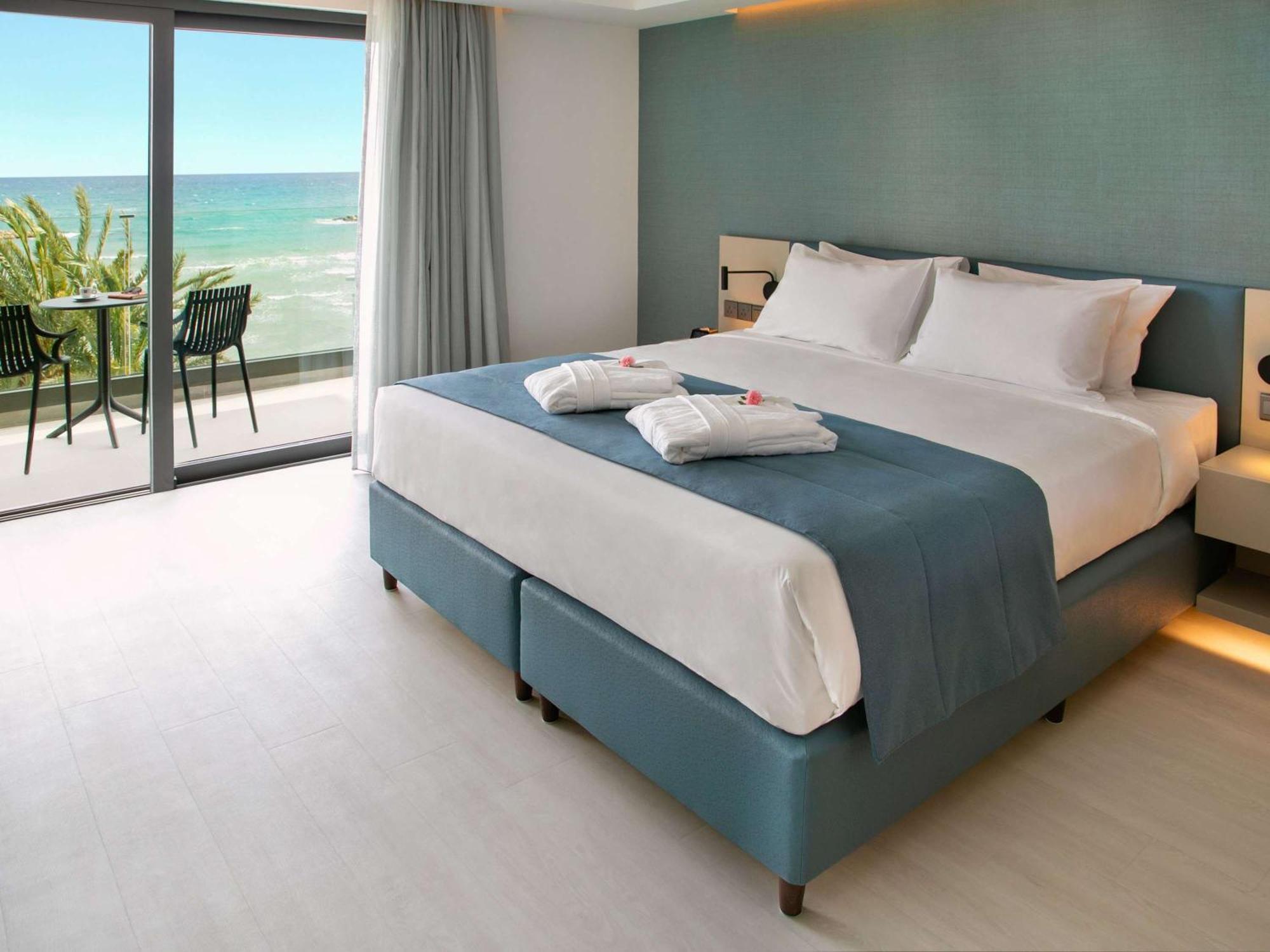 Mercure Larnaca Beach Resort Exterior photo